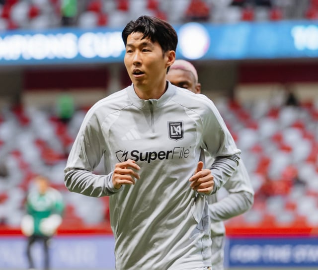 손흥민이 7일(한국시간) 멕시코 톨루카의 에스타디오 네메시오 디에스에서 열린 2026 CONCACAF 챔피언스컵 준결승 2차전에서 몸을 풀고 있다. /사진=LAFC 공식 SNS 갈무리