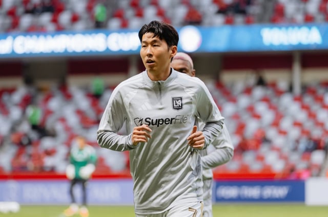 손흥민이 7일(한국시간) 멕시코 톨루카의 에스타디오 네메시오 디에스에서 열린 2026 북중미카리브축구연맹(CONCACAF) 챔피언스컵 준결승 2차전 경기 전 몸을 풀고 있다. /사진=LAFC 공식 사회관계망서비스(SNS)