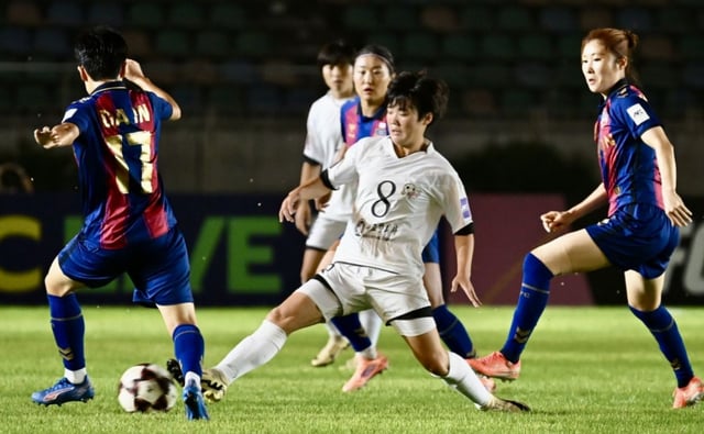 지난해 11월 미얀마에서 열린 수원FC위민과 북한 내고향여자축구단의 경기 모습. /사진=AFC 제공