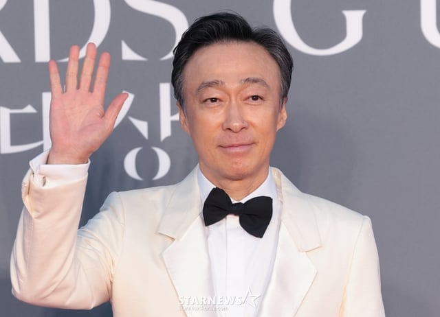(서울=뉴스1) 권현진 기자 = 배우 이성민 8일 서울 강남구 코엑스에서 열린 ‘제62회 백상예술대상’ 레드카펫 행사에 참석해 포즈를 취하고 있다. 2026.5.8/뉴스1  Copyright © 뉴스1. All rights reserved. 무단 전재 및 재배포,  AI학습 이용 금지. /사진=(서울=뉴스1) 권현진 기자