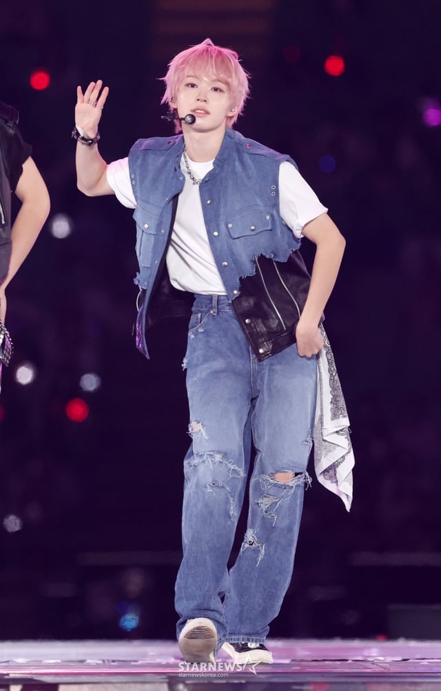 그룹 킥플립 케이주가 2025년 12월 7일 가오슝 내셔널 스타디움에서 진행된 스타뉴스 주최 '10주년 아시아 아티스트 어워즈 2025(10th Anniversary Asia Artist Awards 2025, '10주년 AAA 2025')를 기념하는 'ACON 2025'에서 멋진 무대를 선보이고 있다. 'ACON 2025'는 'AAA'의 10주년을 기념하고 함께 축하하는 의미에서 열리는 페스타로, 배우 이준영과 i-dle(아이들) 슈화, 크래비티 앨런, 키키 수이가 MC를 맡아 'ACON 2025'를 이끌고 넥스지(NEXZ), 아홉(AHOF), 애쉬 아일랜드(Ash Island), 에이티즈(ATEEZ), 우즈(WOODZ), 이이경, 최예나(YENA), 키스오브라이프(KISS OF LIFE), 키키(KiiiKiii), 킥플립(KickFlip), 크래비티(CRAVITY), 싸이커스(xikers), SB19(에스비나인틴), QWER(큐더블유이알) 등이 출연했다. /2025.12.07 /사진=김휘선 hwijpg@