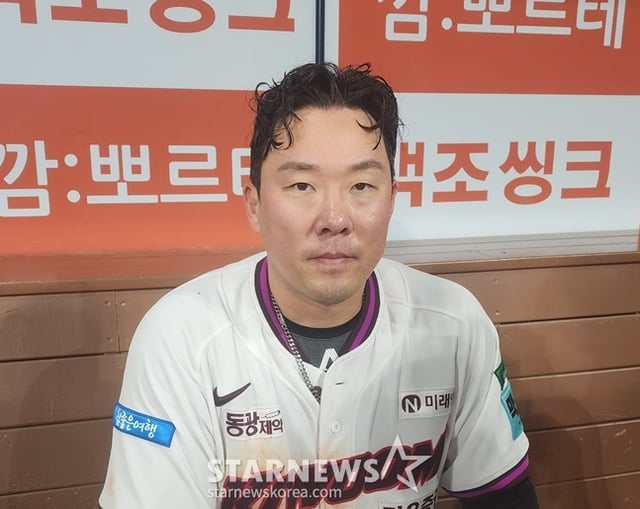 물벼락 맞은 안치홍. /사진=박수진 기자