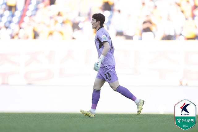 GwangjuFC goalkeeper Kim Dong-hwa. /Photo=Korea Professional Football League