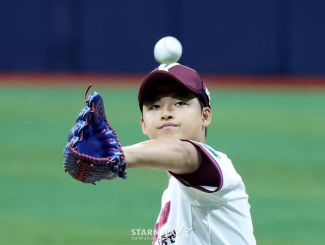 10일 KT 위즈전에 선발 등판한 박준현의 모습. /사진=강영조 선임기자