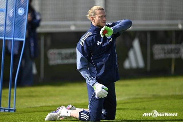 Schalke 04 goalkeeper. Loris Karius. /AFPBBNews=NEWS1