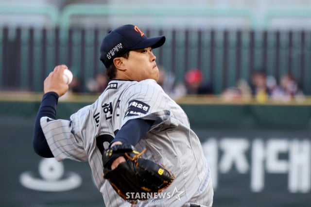 Hanwha left-handed pitcher Ryu Hyun-jin started and pitched hard in the first game of the 2026 KBO League season between Hanwha Eagles and SSG Landers at Landers Field on the 7th. 2026.04.07. /Photo=Kang Young-jo cameratalks@
