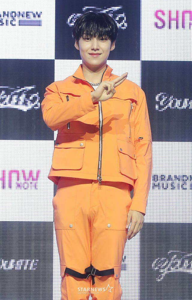 그룹 유나이트(YOUNITE) 은상이 25일 오후 서울 용산구 한남동 블루스퀘어에서 진행된 두 번째 앨범 'YOUNI-Q(유니크)' 발매기념 쇼케이스에서 포즈를 취하고 있다. 유나이트의 이번 앨범에는 타이틀곡 '에비에이터(AVIATOR)'를 비롯해 '트래블러(TRAVELER)', '스위시(SWISH)', '컴 어라운드(COME AROUND)', '널 좋아해' 등이 수록됐다. 2022.07.25