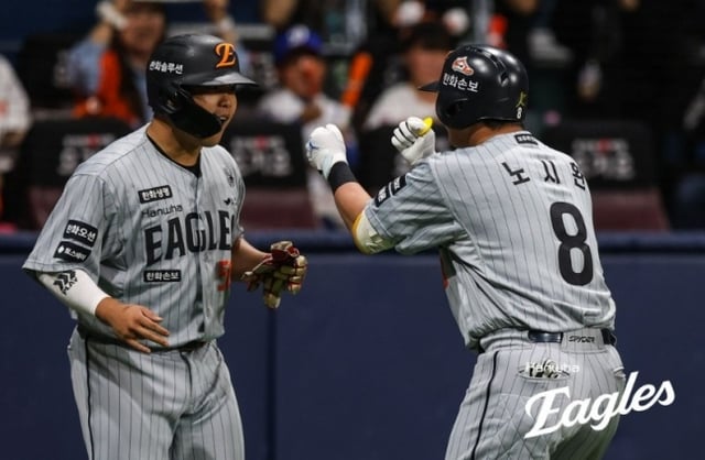 Hanwha Eagles' Noh Si-hwan (right) celebrates with Kang Baek-ho and Haifa after hitting a bases-loaded home run in the top of the first inning during the 2026 Shinhan SOL KBO League away game against Kiwoom Heroes at Gocheok Sky Dome on the 12th. /Photo=Hanwha Eagles