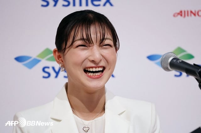Kaori Sakamoto smiles brightly at her retirement press conference on the 13th. /AFPBBNews=NEWS1