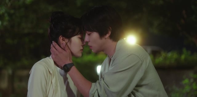 왼쪽부터 채원빈, 안효섭 /사진=SBS '오늘도 매진했습니다'