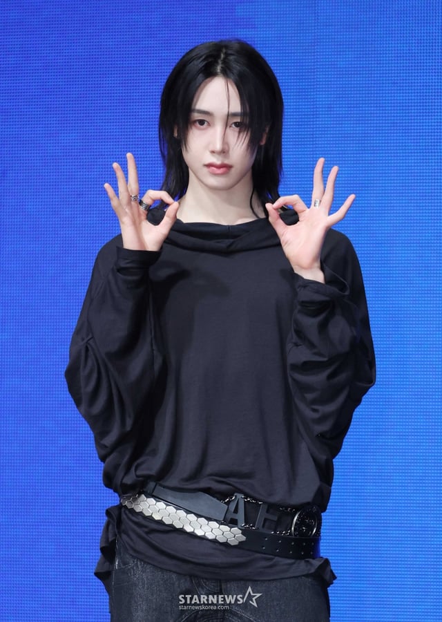 그룹 싸이커스 헌터가 19일 오후 서울 마포구 NOL씨어터 합정에서 진행된 미니 7집 '루트 제로 : 디 오라'(ROUTE ZERO : The ORA) 발매기념 쇼케이스에서 포즈를 취하고 있다. 이번 앨범에는 타이틀곡 '오케이'(OKay)를 비롯해 '고스트 라이더'(Ghost Rider), '트로피'(Trophy) 등 총 5곡이 수록됐다. /2026.05.19 /사진=이동훈 photoguy@