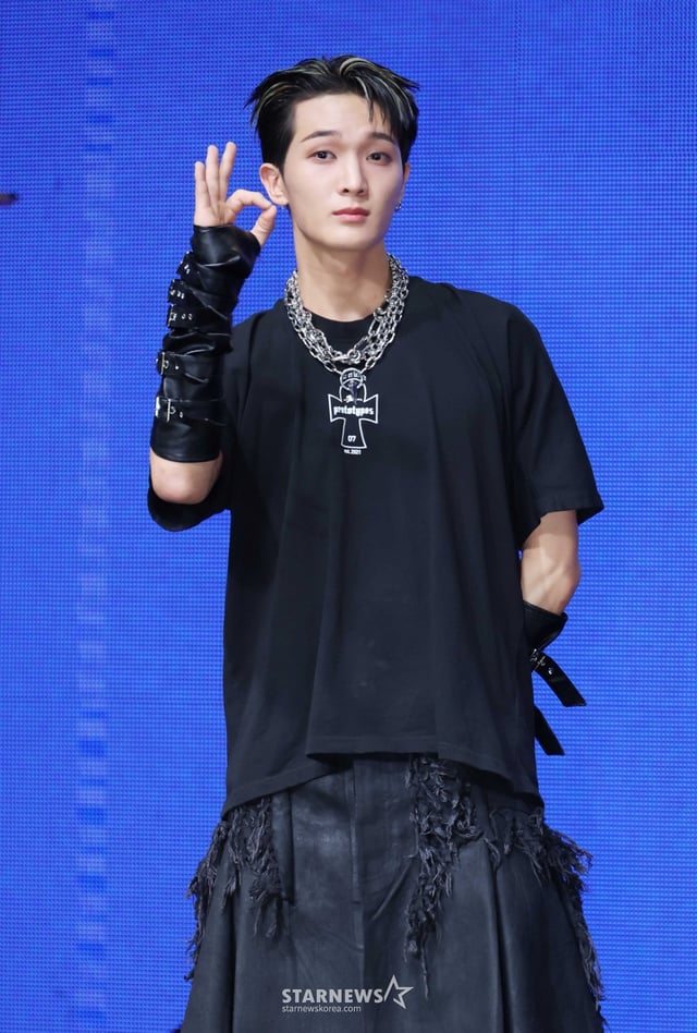 그룹 싸이커스 수민이 19일 오후 서울 마포구 NOL씨어터 합정에서 진행된 미니 7집 '루트 제로 : 디 오라'(ROUTE ZERO : The ORA) 발매기념 쇼케이스에서 포즈를 취하고 있다. 이번 앨범에는 타이틀곡 '오케이'(OKay)를 비롯해 '고스트 라이더'(Ghost Rider), '트로피'(Trophy) 등 총 5곡이 수록됐다. /2026.05.19 /사진=이동훈 photoguy@