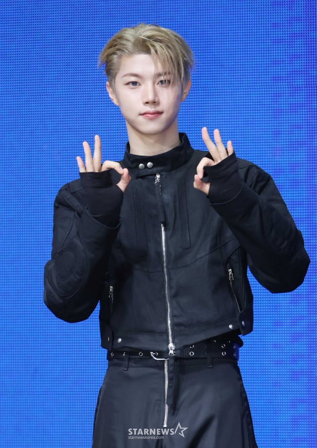 그룹 싸이커스 현우가 19일 오후 서울 마포구 NOL씨어터 합정에서 진행된 미니 7집 '루트 제로 : 디 오라'(ROUTE ZERO : The ORA) 발매기념 쇼케이스에서 포즈를 취하고 있다. 이번 앨범에는 타이틀곡 '오케이'(OKay)를 비롯해 '고스트 라이더'(Ghost Rider), '트로피'(Trophy) 등 총 5곡이 수록됐다. /2026.05.19 /사진=이동훈 photoguy@