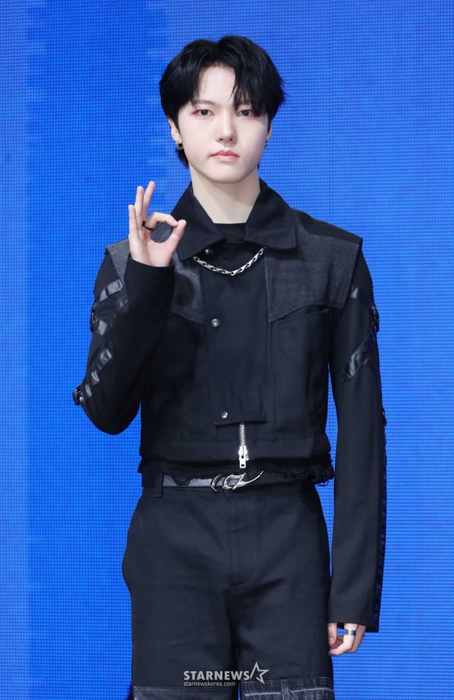 그룹 싸이커스 정훈이 19일 오후 서울 마포구 NOL씨어터 합정에서 진행된 미니 7집 '루트 제로 : 디 오라'(ROUTE ZERO : The ORA) 발매기념 쇼케이스에서 포즈를 취하고 있다. 이번 앨범에는 타이틀곡 '오케이'(OKay)를 비롯해 '고스트 라이더'(Ghost Rider), '트로피'(Trophy) 등 총 5곡이 수록됐다. /2026.05.19 /사진=이동훈 photoguy@