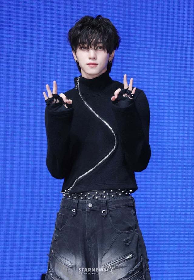그룹 싸이커스 유준이 19일 오후 서울 마포구 NOL씨어터 합정에서 진행된 미니 7집 '루트 제로 : 디 오라'(ROUTE ZERO : The ORA) 발매기념 쇼케이스에서 포즈를 취하고 있다. 이번 앨범에는 타이틀곡 '오케이'(OKay)를 비롯해 '고스트 라이더'(Ghost Rider), '트로피'(Trophy) 등 총 5곡이 수록됐다. /2026.05.19 /사진=이동훈 photoguy@