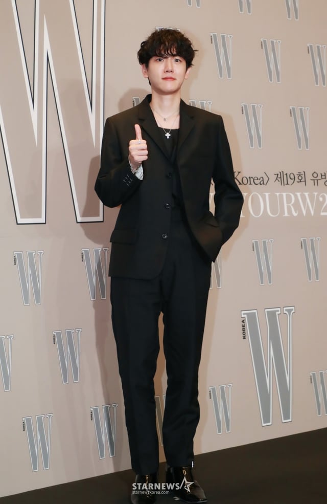 가수 백현이 14일 오후 서울 광화문 포시즌스 호텔에서 진행된 제19회 W코리아 유방암 인식 향상 캠페인 자선 행사에 참석해 포즈를 취하고 있다. /2024.10.14 /사진=이동훈
