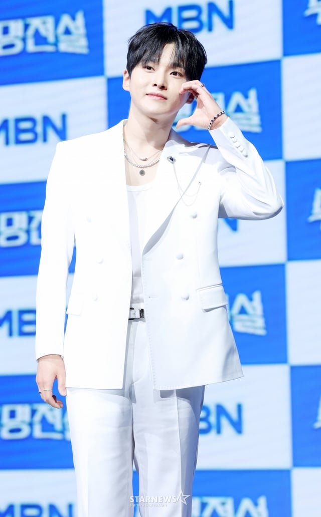 가수 성리가 20일 서울 마포구 상암 쇼킹케이팝센터에서 진행된 MBN 오디션 '무명전설' 톱7 기자간담회에 참석해 포즈를 취하고 있다./ 2026.05.20 /사진=김휘선 hwijpg@