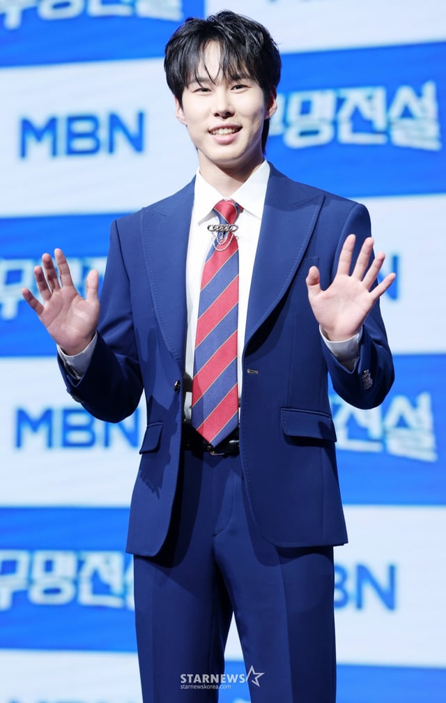 가수 정연호가 20일 서울 마포구 상암 쇼킹케이팝센터에서 진행된 MBN 오디션 '무명전설' 톱7 기자간담회에 참석해 포즈를 취하고 있다./ 2026.05.20 /사진=김휘선 hwijpg@