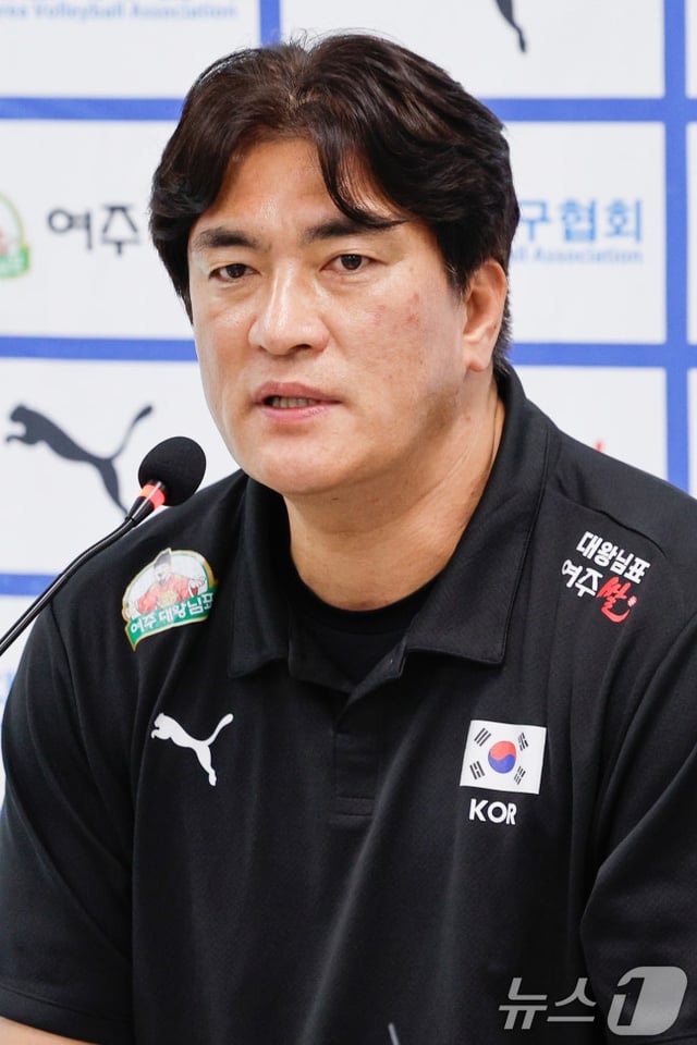 여자 배구 국가대표팀 차상현 감독이 20일 오후 서울 송파구 올림픽회관에서 열린 2026년 한국 남녀 배구 국가대표팀 기자회견에 참석해 취재진 질문에 답하고 있다. /사진=뉴스1