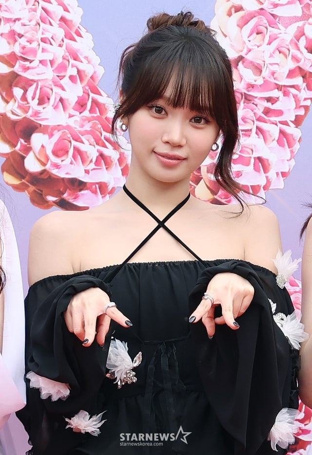 걸그룹 르세라핌 김채원이 6일 가오슝 내셔널 스타디움에서 진행된 스타뉴스 주최 '10주년 아시아 아티스트 어워즈 2025(10th Anniversary Asia Artist Awards 2025, '10주년 AAA 2025') 레드카펫 행사에 참석해 포즈를 취하고 있다. /2025.12.06 /사진=이동훈 photoguy@