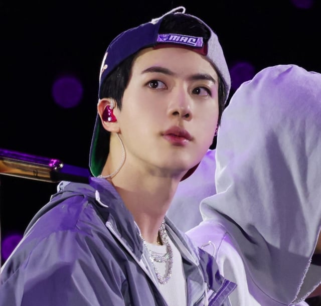 JIN ROCKS THE GOLDEN STATE』BTSのジン、BTSで熱く盛り上がった『旗の