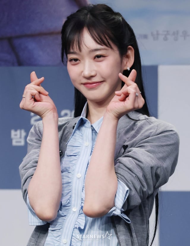 배우 한지현이 19일 오후 서울 마포구 상암동 MBC에서 진행된 금토드라마 '찬란한 너의 계절에' 제작발표회에 참석해 포즈를 취하고 있다. /2026.02.19 /사진=이동훈 photoguy@