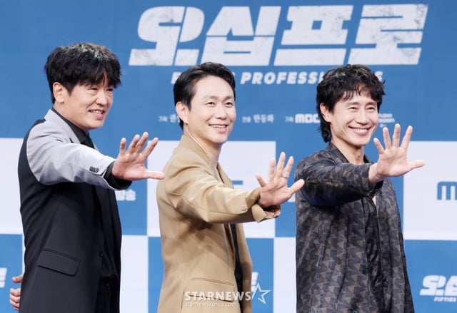배우 허성태, 오정세, 신하균이 21일 서울 마포구 상암 MBC에서 진행된 금토드라마 '오십프로' 제작발표회에 참석해 포즈를 취하고 있다. /2026.05.21 /사진=김휘선 hwijpg@