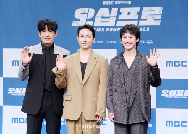배우 허성태, 오정세, 신하균이 21일 서울 마포구 상암 MBC에서 진행된 금토드라마 '오십프로' 제작발표회에 참석해 포즈를 취하고 있다. /2026.05.21 /사진=김휘선 hwijpg@
