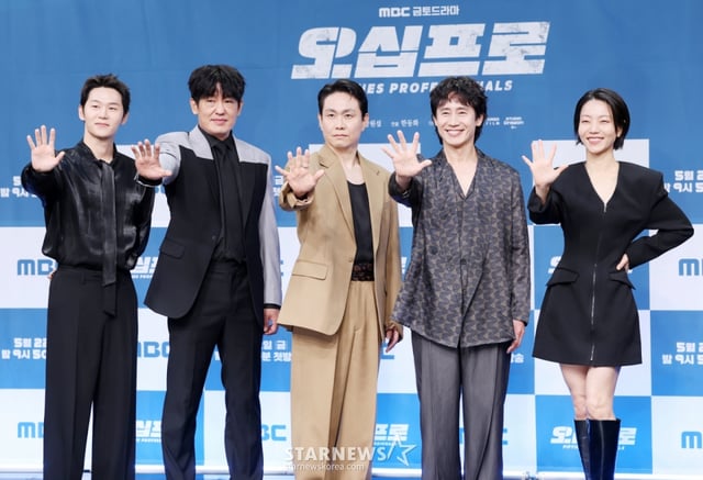 배우 이학주, 허성태, 오정세, 신하균, 김신록이 21일 서울 마포구 상암 MBC에서 진행된 금토드라마 '오십프로' 제작발표회에 참석해 포즈를 취하고 있다. /2026.05.21 /사진=김휘선 hwijpg@