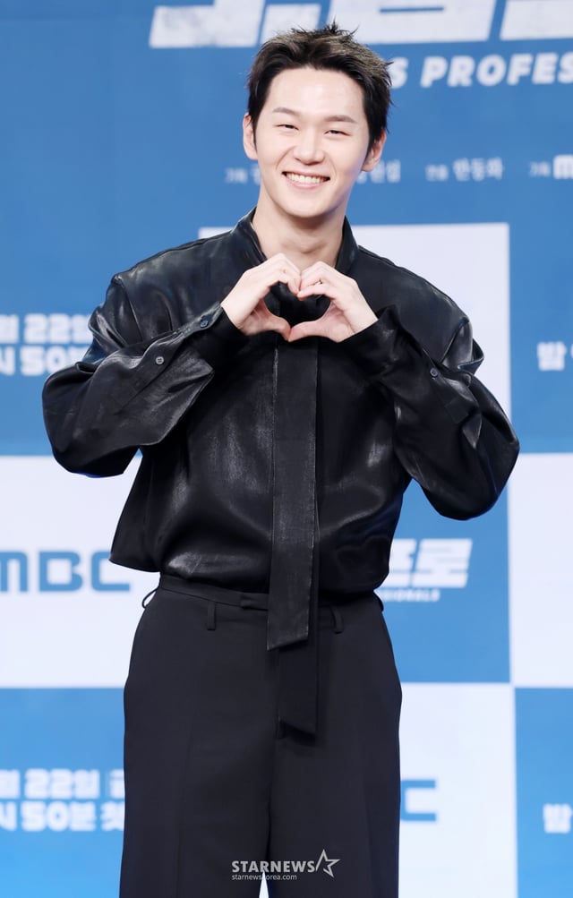 배우 이학주가 21일 서울 마포구 상암 MBC에서 진행된 금토드라마 '오십프로' 제작발표회에 참석해 포즈를 취하고 있다. /2026.05.21 /사진=김휘선 hwijpg@
