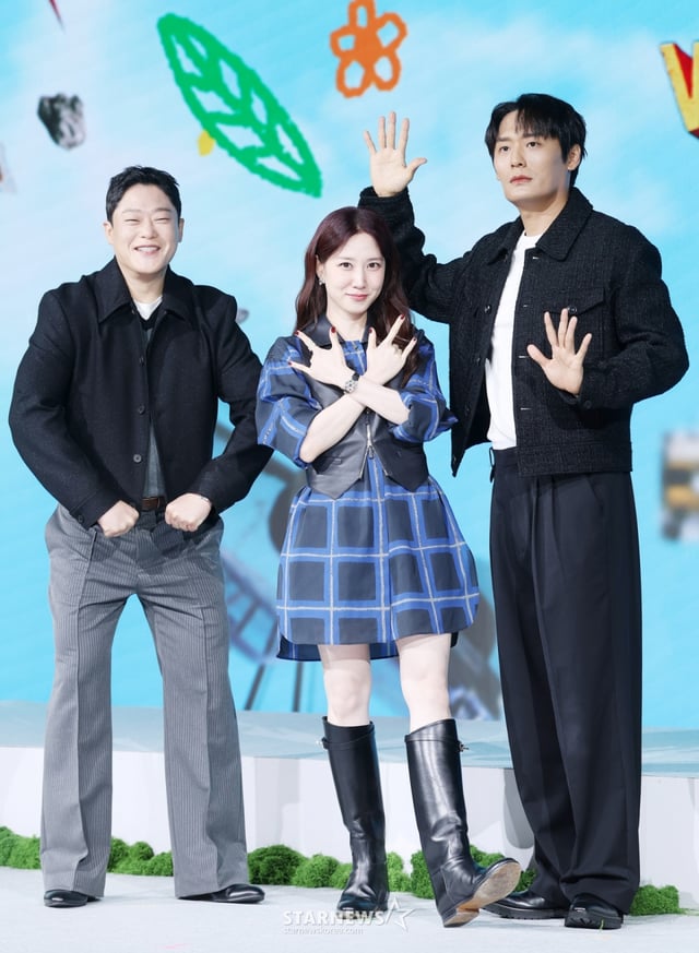 배우 임성재, 박은빈, 최대훈이 12일 서울 종로구 JW메리어트 동대문 스퀘어에서 진행된 넷플릭스 '원더풀스' 제작발표회에 참석해 포즈를 취하고 있다. /2026.05.12 /사진=김휘선 hwijpg@
