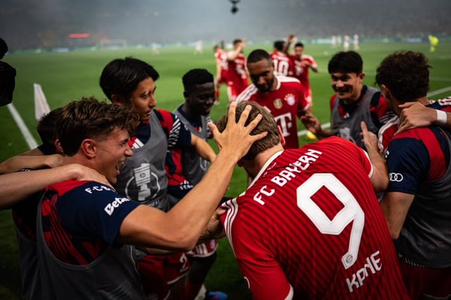 Bayern Munich players, including Kim Min-jae (second from the right), celebrate Harry Kane's (No. 9) goal during the 2025-2026 DFB Pokal final held at 3 a.m. (Korean time) on the 24th at Olympiastadion Berlin in Berlin, Germany. /Photo=Bayern Munich official social networking service (SNS)