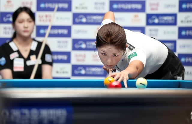 김가영이 23일 경기도 고양시 '고양 킨텍스 PBA 스타디움'에서 열린 프로당구 2026-2027시즌 개막 투어 '우리금융캐피탈 PBA-LPBA 챔피언십' LPBA 결승전에서 스트로크를 준비하고 있다. /사진=PBA 투어 제공