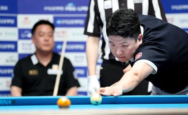 조건휘가 24일 경기도 고양시 '고양 킨텍스 PBA 스타디움'에서 열린 프로당구 2026-2027시즌 개막 투어 '우리금융캐피탈 PBA-LPBA 챔피언십' 결승전에서 스트로크를 준비하고 있다. /사진=PBA 제공