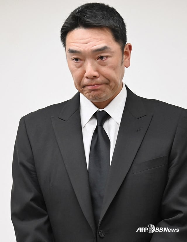사임 의사를 밝히는 아베 신노스케 감독. /AFPBBNews=뉴스1