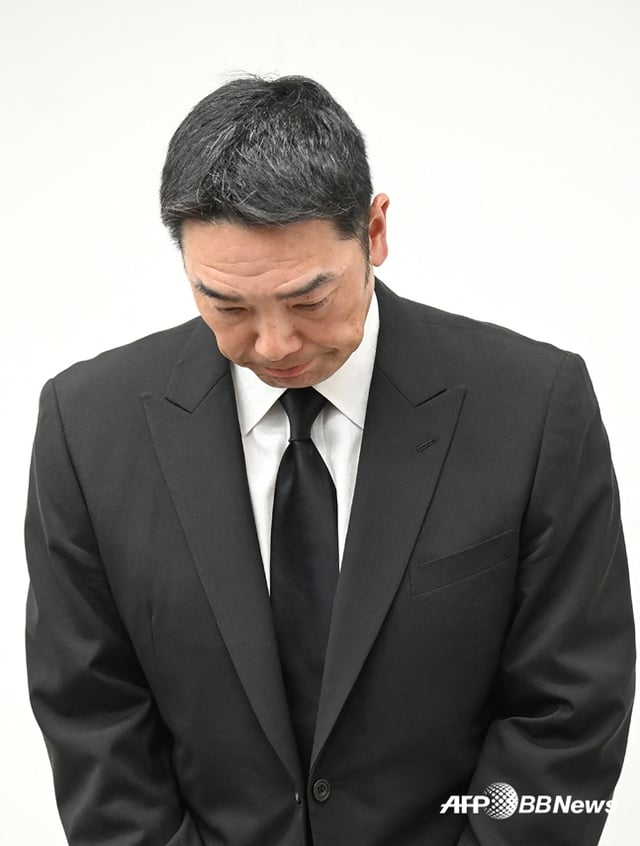 사과 인사를 하고 있는 아베 감독. /AFPBBNews=뉴스1