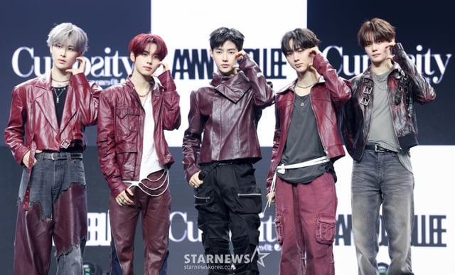그룹 제로베이스원 출신 앤더블이 26일 서울 용산구 블루스퀘어에서 진행된 데뷔 쇼케이스에서 포즈를 취하고 있다. /2026.05.26 /사진=김휘선 hwijpg@