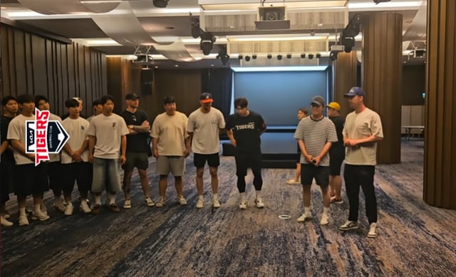전 KIA 타이거즈 아시아쿼터 내야수 제리드 데일이 26일 선수단에 작별 인사를 하고 있다. /사진=KIA 타이거즈 공식 SNS 갈무리