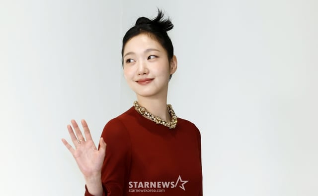 [서울=뉴시스] 김혜진 기자 = 배우 김고은이 26일 오후 서울 영등포구 퐁피두 센터 한화에서 열린 샤넬 2026 공방 컬렉션 포토 행사에서 포즈를 취하고 있다. 2026.05.26. jini@newsis.com /사진=김혜진