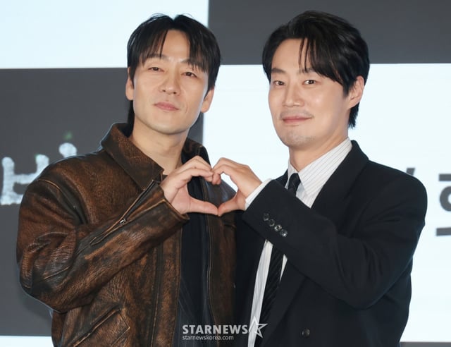 배우 박해수, 이희준이 ENA 월화드라마 ‘허수아비’ 제작발표회에 참석해 포즈를 취하고 있다. /2026.04.13 /사진=이동훈 photoguy@