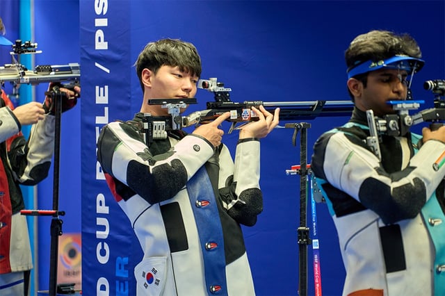2026 국제사격연맹(ISSF) 뮌헨 월드컵 첫날 10m 공기소총 은메달을 차지한 신민기. /사진=ISSF 제공