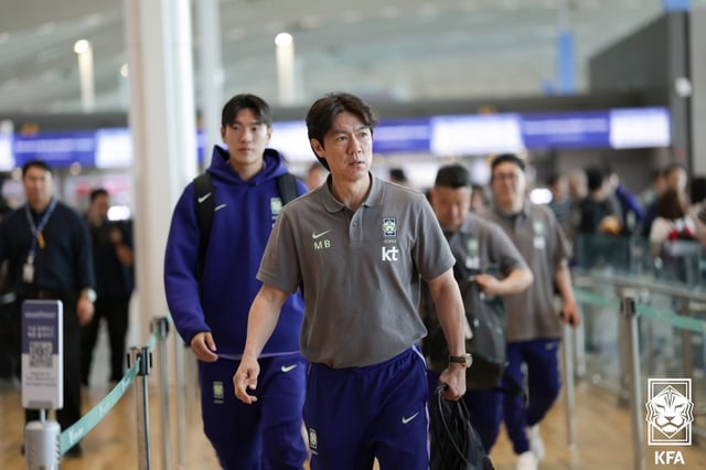 지난 18일 출국길에 오른 홍명보 축구 국가대표팀 감독. /사진=대한축구협회 제공