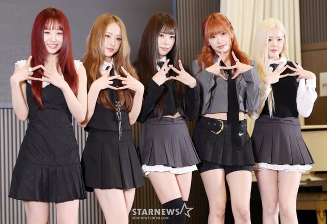 걸그룹 하트오브우먼이 27일 서울 서초구 더리버사이드호텔에서 진행된  첫 번째 앨범 'Heart Byte : LEGACY' 발매 기념 기자간담회에 참석해 포즈를 취하고 있다. /2026.05.27 /사진=김휘선 hwijpg@