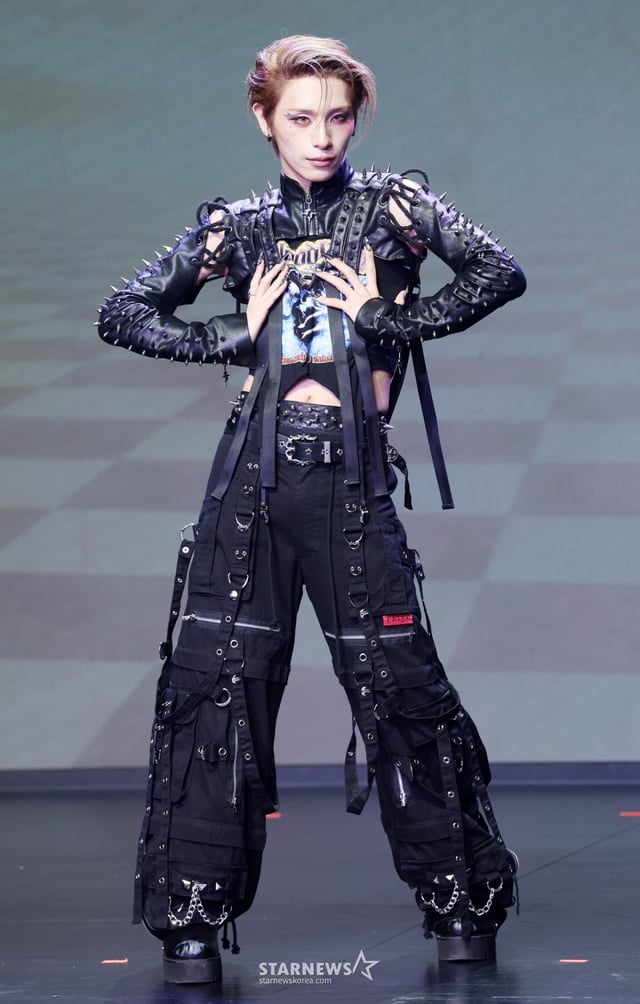 グループエックスラブハルが27日、ソウル江南区のガビンアートホールで行われたミニ2集「I、GOD」発売記念ショーケースでポーズを取っている。 /2026.05.27 /写真=キム·フィソン hwijpg@