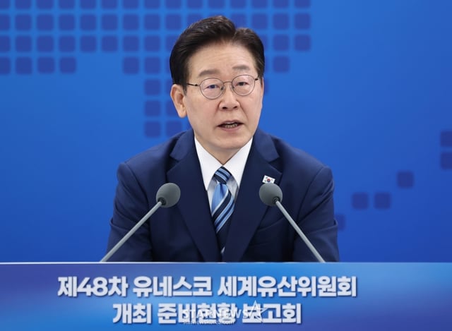 [부산=뉴시스] 고범준 기자 = 이재명 대통령이 27일 부산 해운대구에서 열린 제48차 유네스코 세계유산위원회 개최 준비 현황 보고회에서 발언하고 있다. 2026.05.27. bjko@newsis.com /사진=