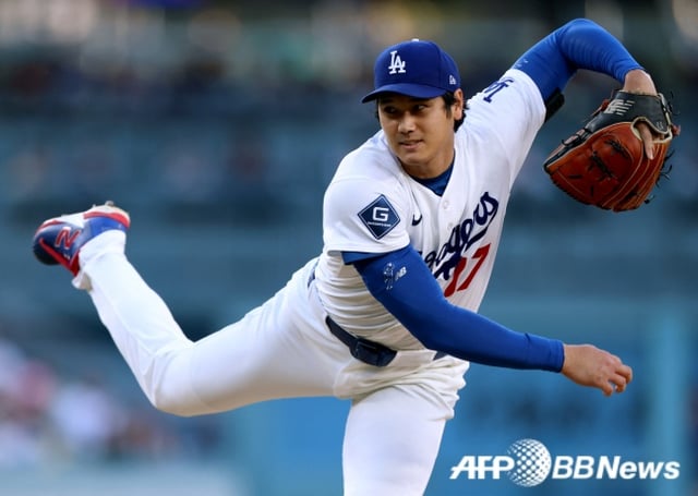 LAD 오타니가 28일(한국시간) 2026 MLB 정규시즌 콜로라도와 홈경기에서 선발 투수로 나와 역투하고 있다. /AFPBBNews=뉴스1