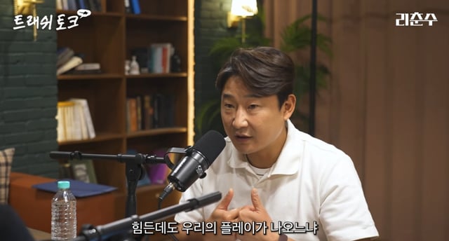 자신의 유튜브 채널 '리춘수[이천수]'에서 발언하고 있는 이천수. /사진=유튜브 영상 캡처