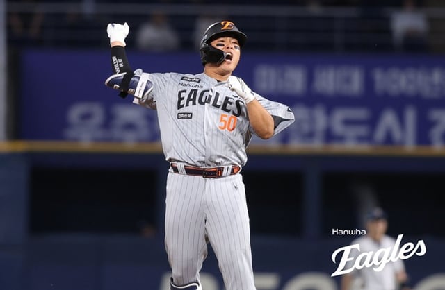 한화 이글스 강백호가 28일 창원 NC파크에서 열린 NC 다이노스와 2026 신한 SOL KBO리그 방문경기에서 7회초 3타점 결승 2루타를 날린 뒤 세리머니를 하고 있다. /사진=한화 이글스 제공