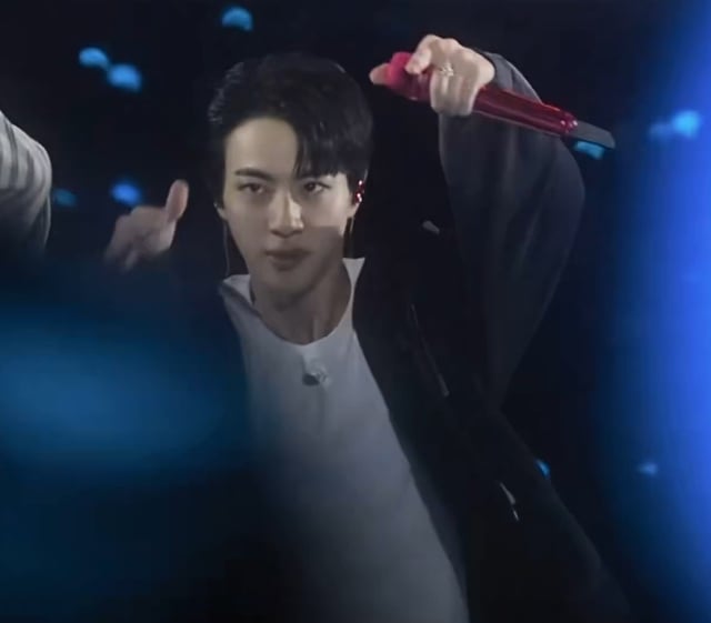 BTS・ジン、ラスベガスで輝くステージ..世界中がざわついている