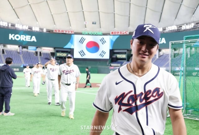 야구대표팀 고우석이 2026WBC 도쿄라운드 개막을 하루 앞둔 4일 도쿄돔 공식훈련을 마친 후 그라운드를 나서고 있다. 2026.03.04. 야구대표팀 고우석이 2026WBC 도쿄라운드 개막을 하루 앞둔 4일 도쿄돔 공식훈련을 마친 후 그라운드를 나서고 있다. /사진=강영조 선임기자